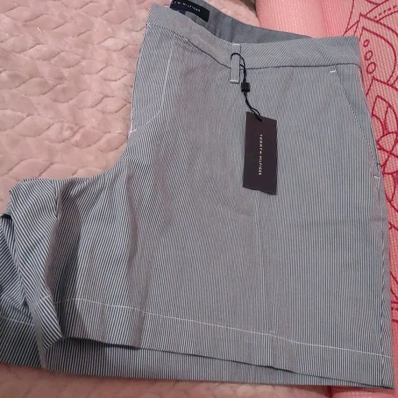 Short Tommy Hilfiger size 18 - Picture 1 of 2